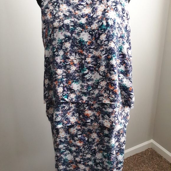 Dresses & Skirts - Floral tiered dress